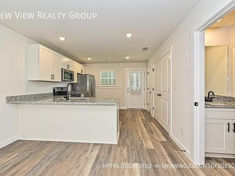 514 12th Ave NE — Photo 7