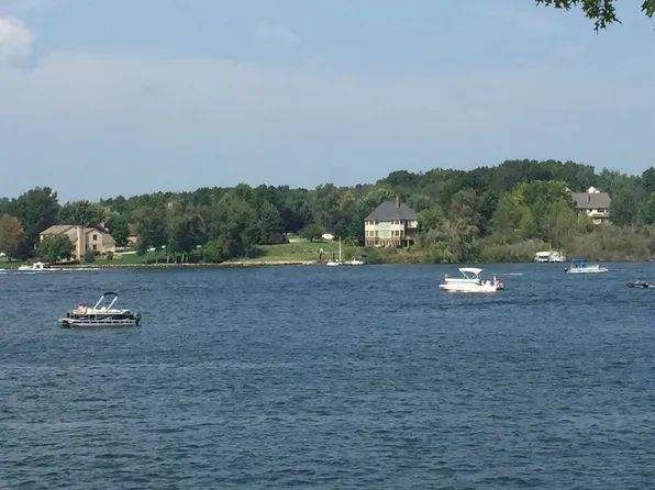 8755 Hilton Rd APT 2, Brighton, MI 48114