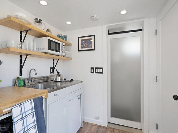 3rd image of 3853 Narragansett Ave #A