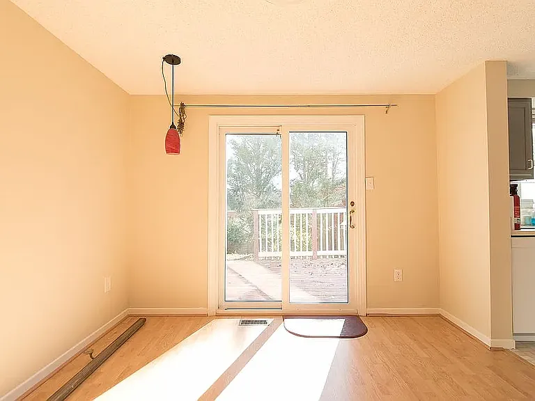 202 Lily Ct — Photo 3