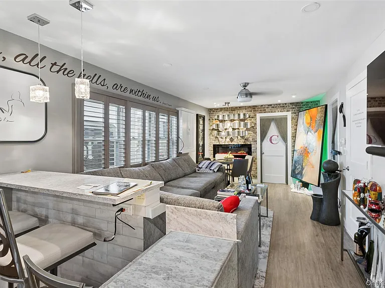 31 Julian Pl #1S — Photo 7