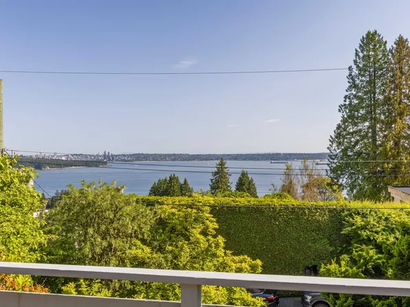 2575 Queens Ave, West Vancouver, BC V7V 2Y9