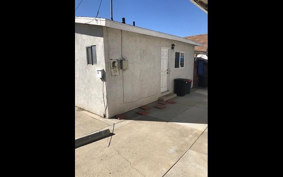 1st image of 216 W Carroll Ave