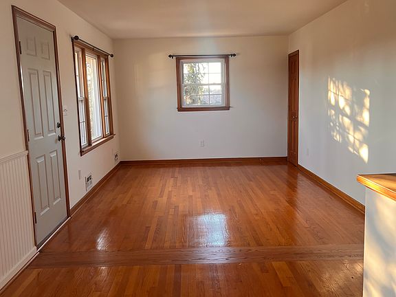 4th image of 924 Claiborne Ave