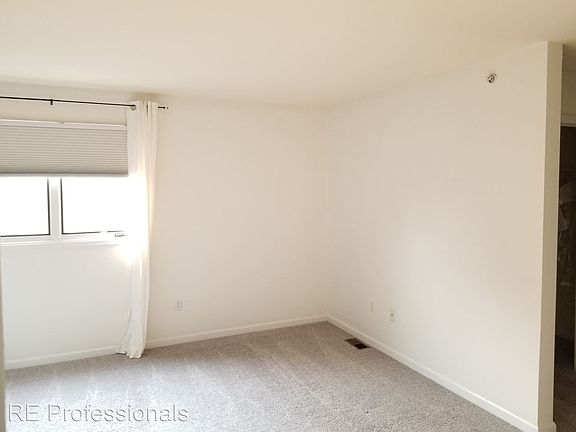 5th image of 1330 S Monaco Pkwy APT 12