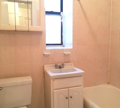 5th image of 1459 Taylor Ave APT 3