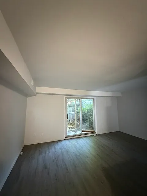 3 bed, 1.5 bath, 1500 sqft, $3,300 — Photo 4