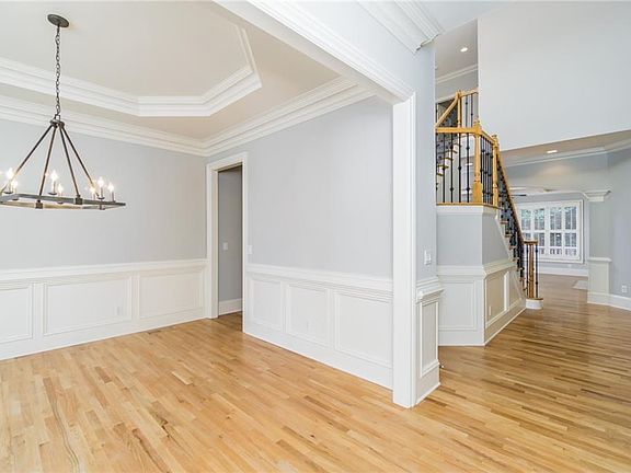 5th image of 340 Society St
