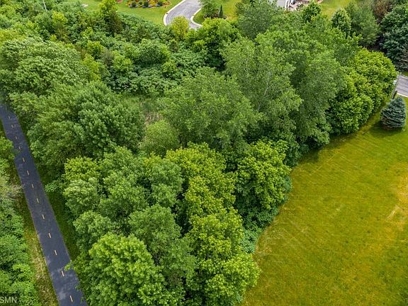 2nd image of 3925 Pondview Dr