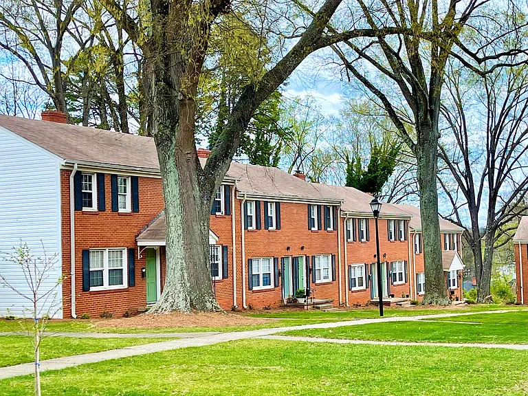 Latham Park Manor — Photo 82