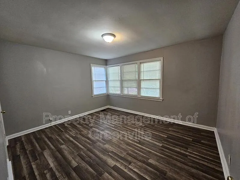 3 bed, 1.0 bath, 1118 sqft, $1,245 — Photo 3