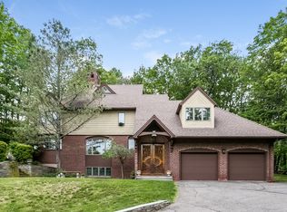 38 Candlewood Dr, West Hartford, CT 06117