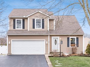 83 Brooksedge Dr E, Pataskala, OH