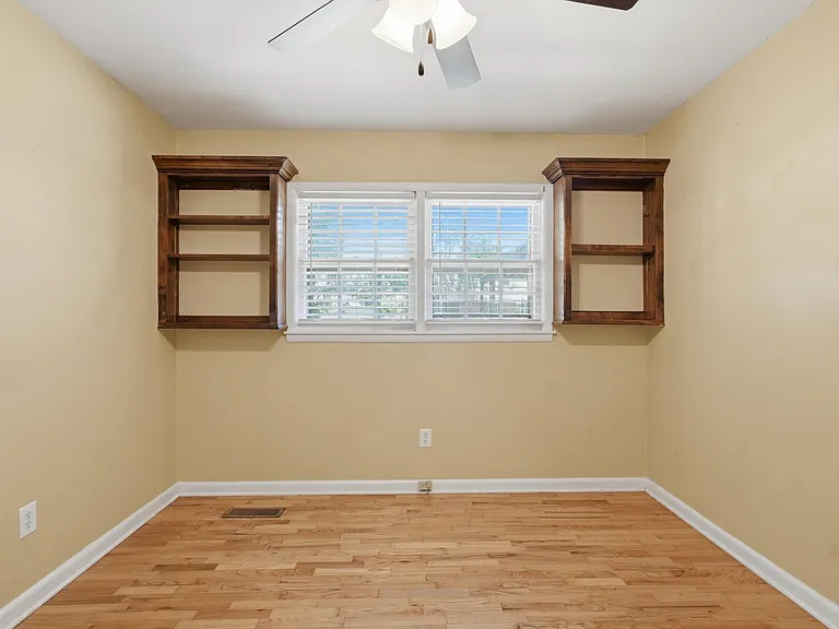 704 Jackson Dr — Photo 11