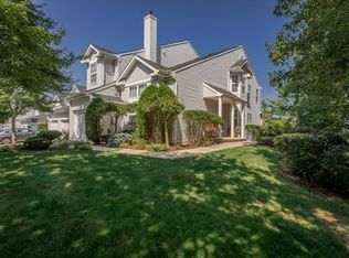 41 Vandeventer Ct, Sayreville, NJ