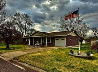 825 S Terrace Dr, Gerald, MO 63037