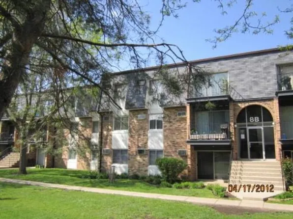 15 E Dundee Quarter Dr #101, Palatine, IL 60074