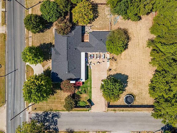 4th image of 1083 W Frey St
