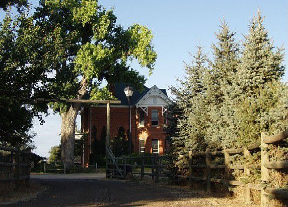 Driveway to house