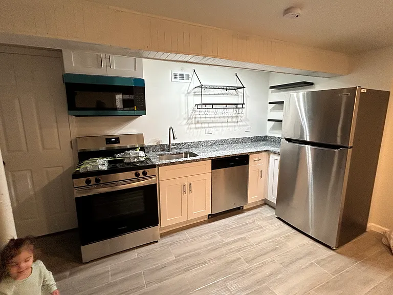 5553 N Major Ave #G — Photo 11