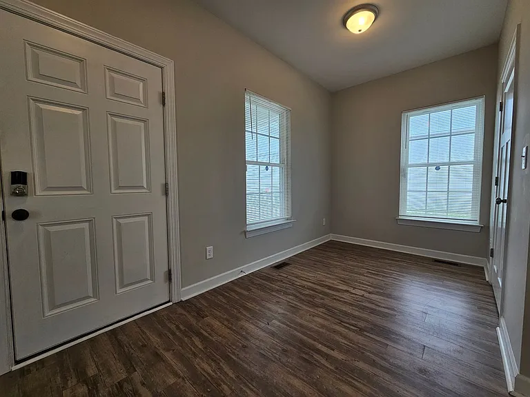 1729 Todd St — Photo 4
