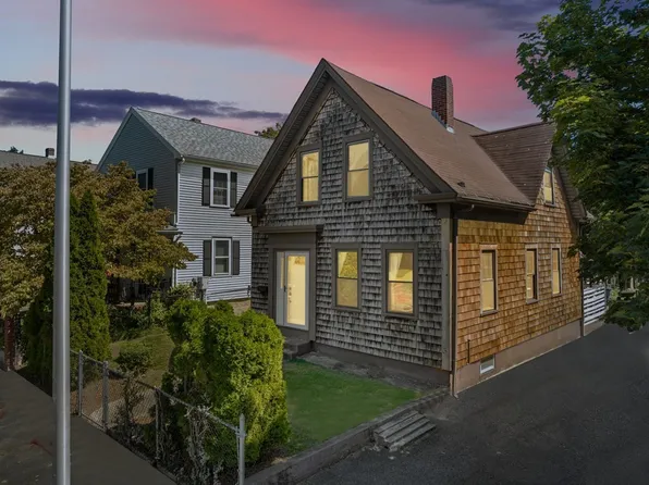 34 Wales St, Taunton, MA 02780