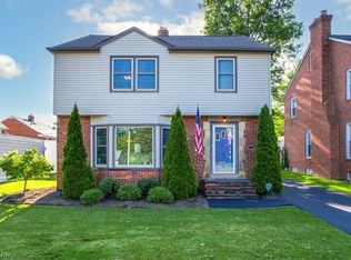 2535 Traymore Rd, University Heights, OH 44118