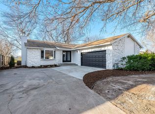 105 N Vantage View Cir, Wichita, KS 67212