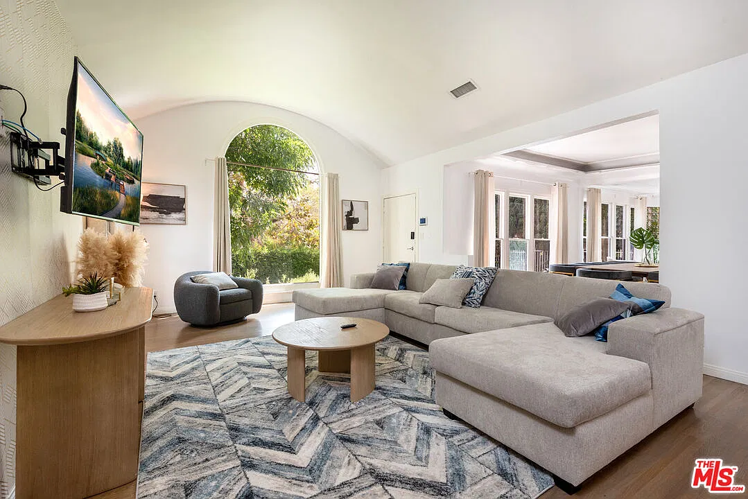 5 bed, 3.5 bath, $12,000 — Photo 3