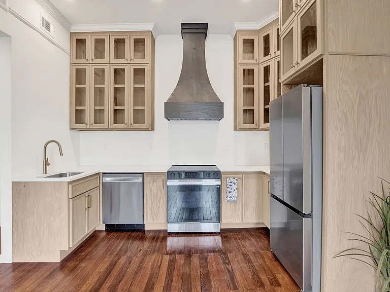 307 E Liberty St — Photo 14