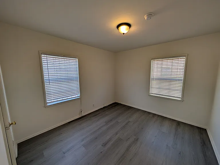2183 W 27th St — Photo 11