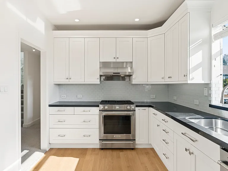 1924 Filbert St #2 — Photo 7