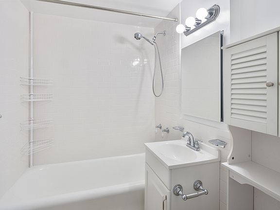 4th image of 45 Tudor City Pl APT 2006