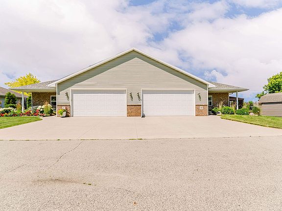 3rd image of 320D E Evergreen Dr