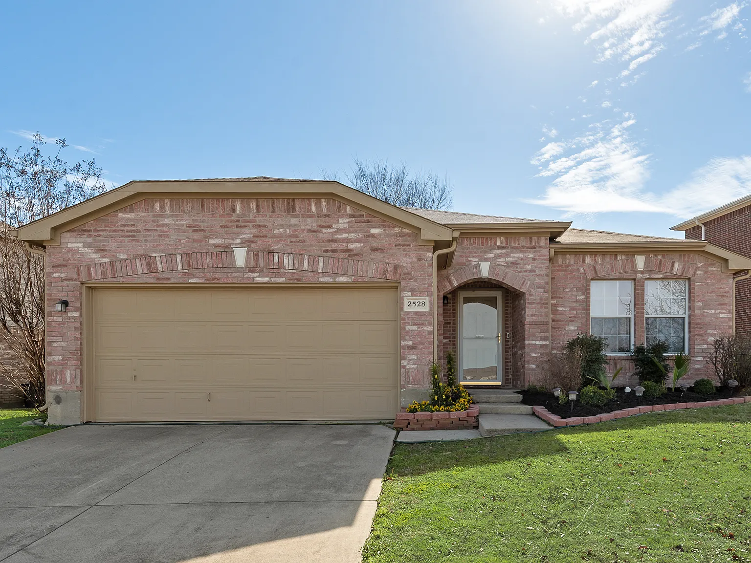 3 bed, 1744 sqft, $2,000 — Photo 1