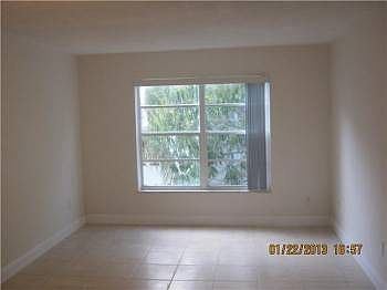 2nd image of 790 NE 128th St APT 401