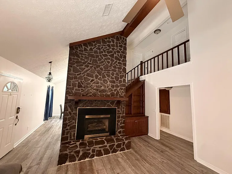 217 Cedar Dr — Photo 4