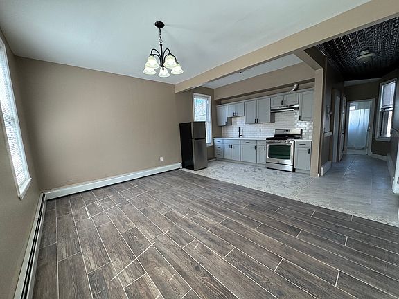 2nd image of 327 Fillmore St #2