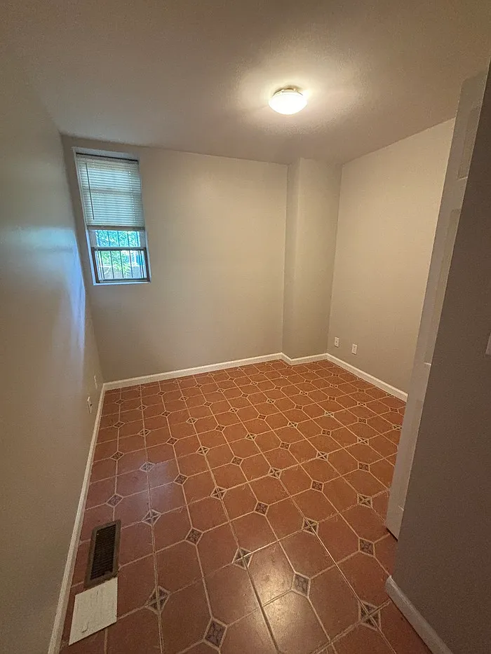 1 bed, 1.0 bath, $1,100 — Photo 3