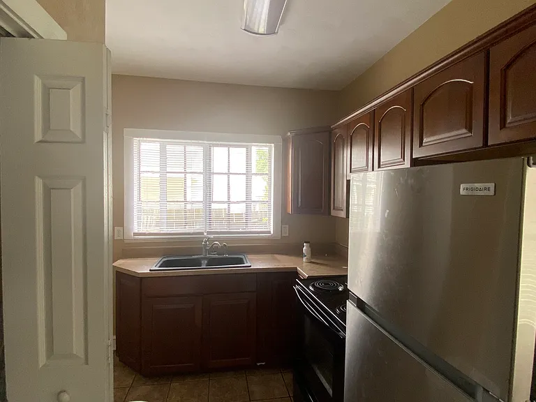 546 Lowe St #550 — Photo 11