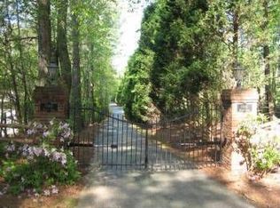 1060 Lake Charles Dr, Roswell, GA 30075