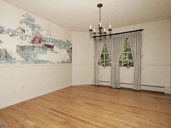 3rd image of 33 Hillside Ave