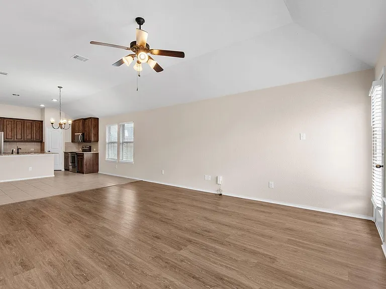2120 Blakely Ct — Photo 6
