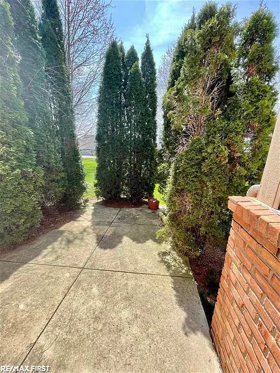 1 bed, 1.0 bath, 1121 sqft, $1,600 — Photo 2