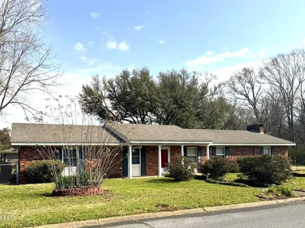 300 Briarwood Rd, Natchez, MS 39120