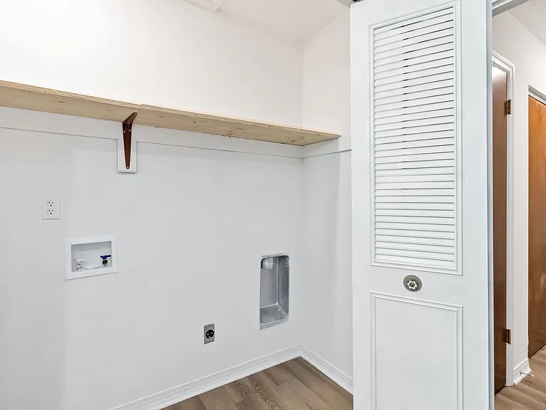 225 Montana Ave — Photo 12