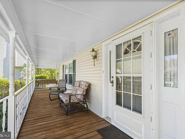 2037 Dewey Dr — Photo 18