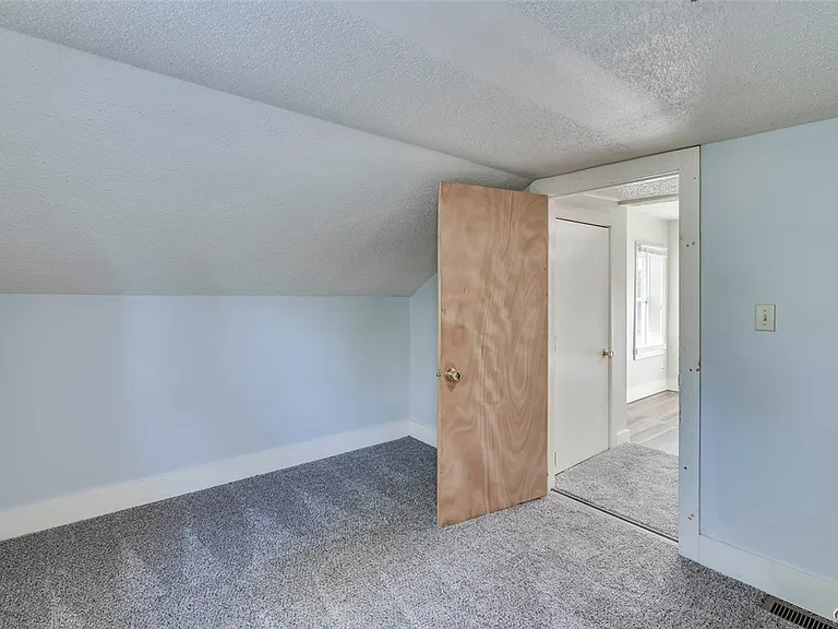 544 S Mechanic St — Photo 36
