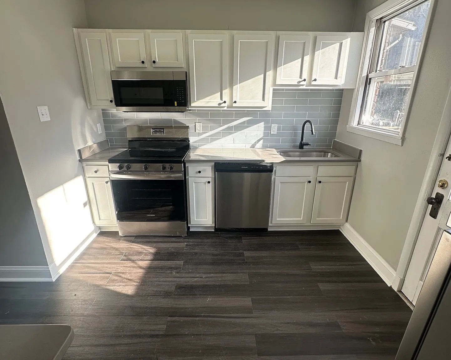 5 bed, 1950 sqft, $3,800 — Photo 2