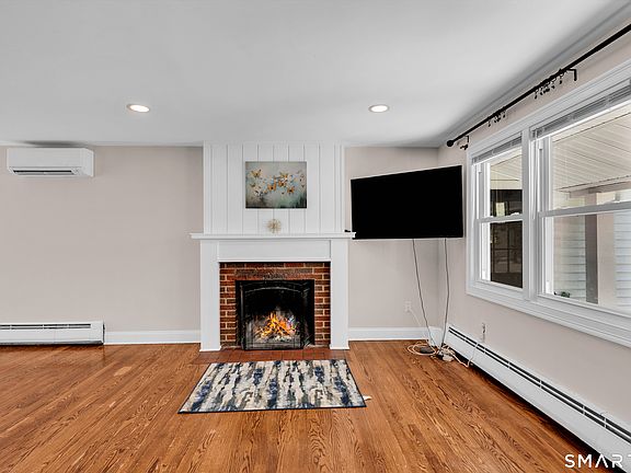 4th image of 2041 Corbin Avenue